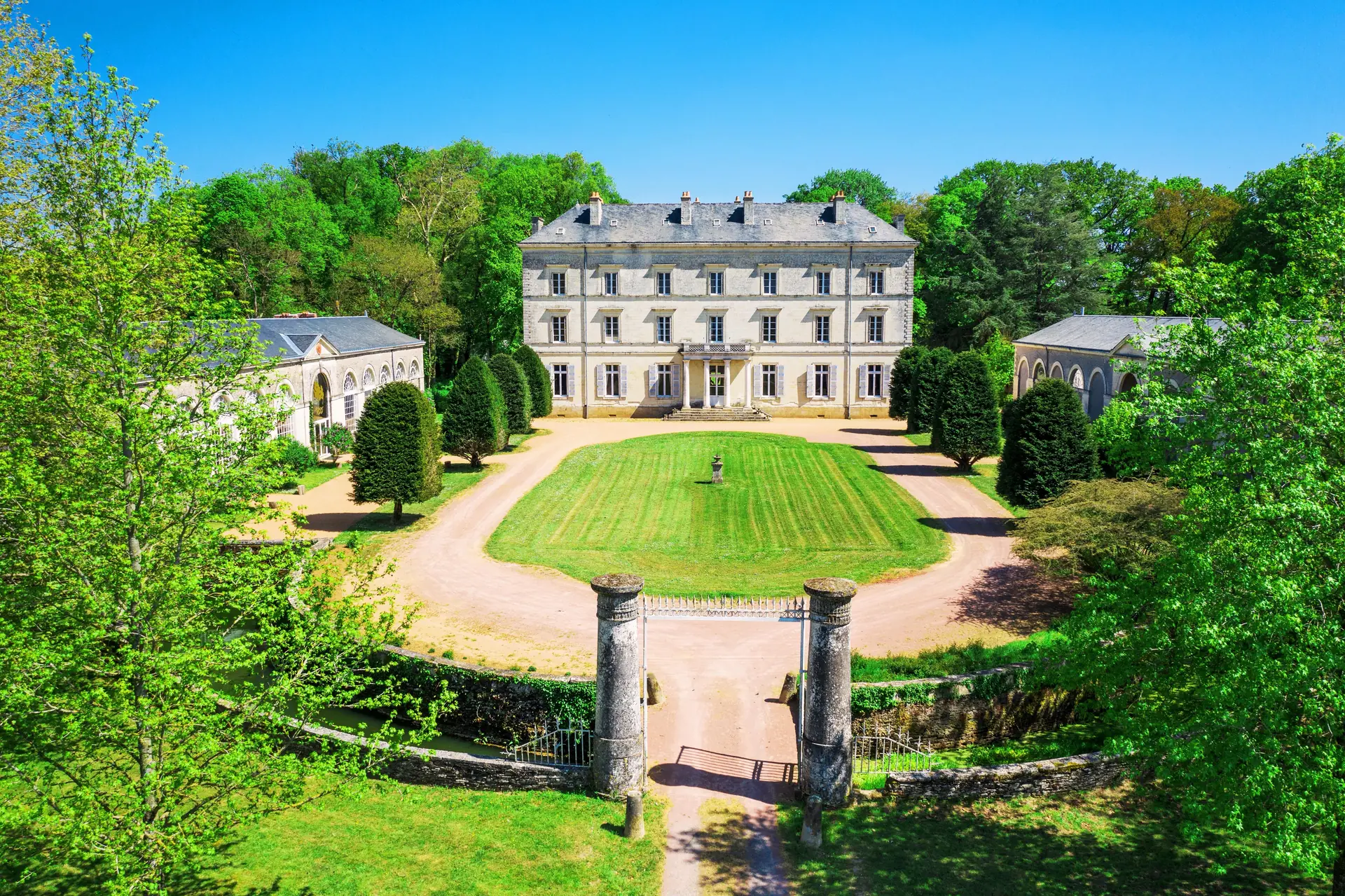 LE CHÂTEAU DE LA BRÛLAIRE